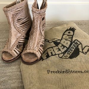 Stylish & Sexy Freebird Bela boots Size 7 taupe color, 3” heel. Excellent condit
